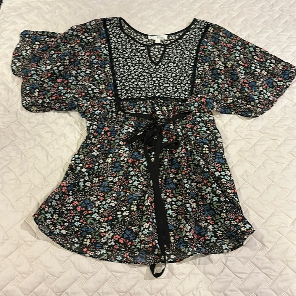 Jessica Simpson Floral Black Tunic